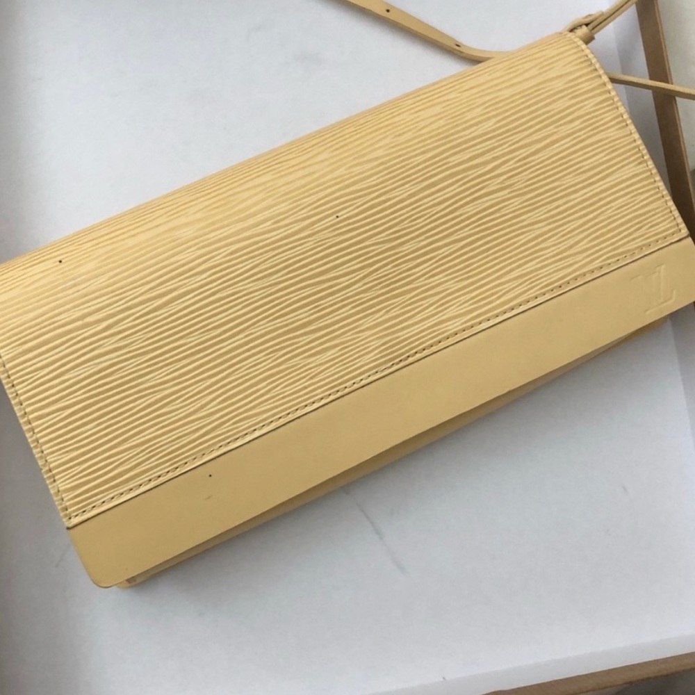 Louis Vuitton Clutch Wallet (Datecode: CA1020)